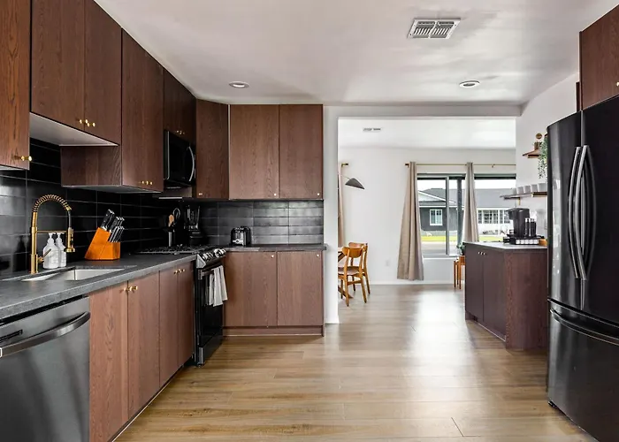 Mid-century Modern W Heated Pool *