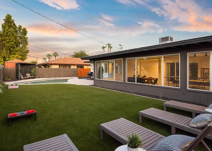 Mid-century Modern W Heated Pool *
