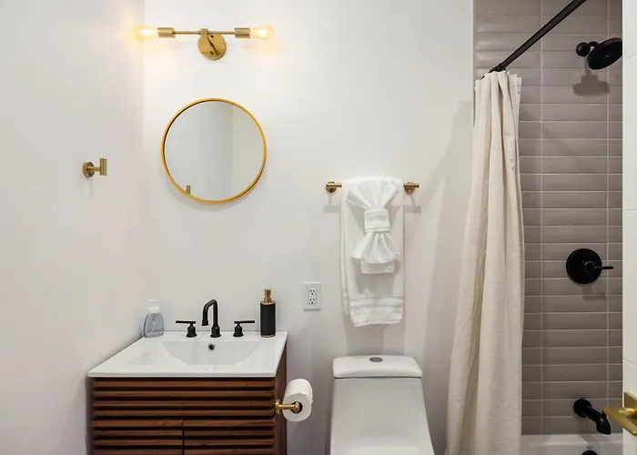 Mid-century Modern W Heated Pool Holiday home