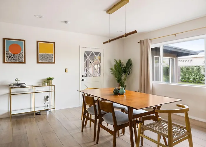 Holiday home Mid-century Modern W Heated Pool