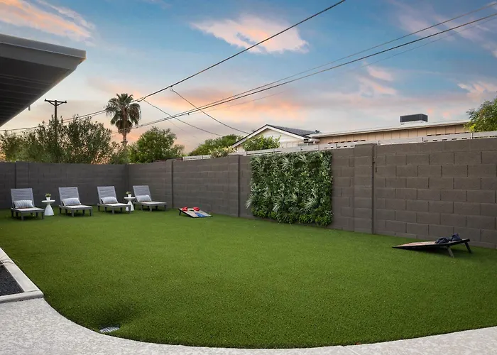 Holiday home Mid-century Modern W Heated Pool