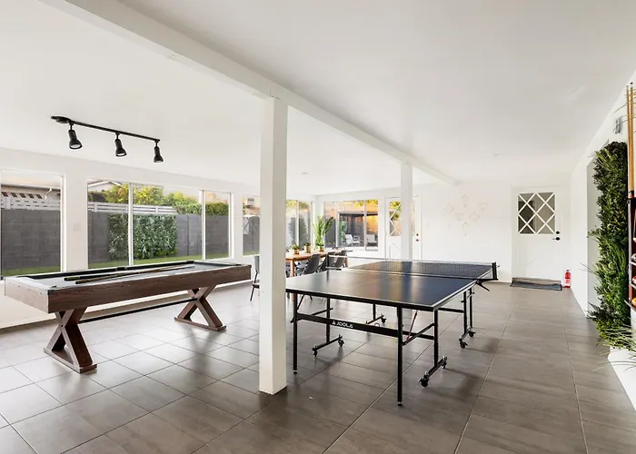 Mid-century Modern W Heated Pool *
